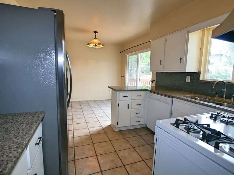531 Empress St — Photo 7