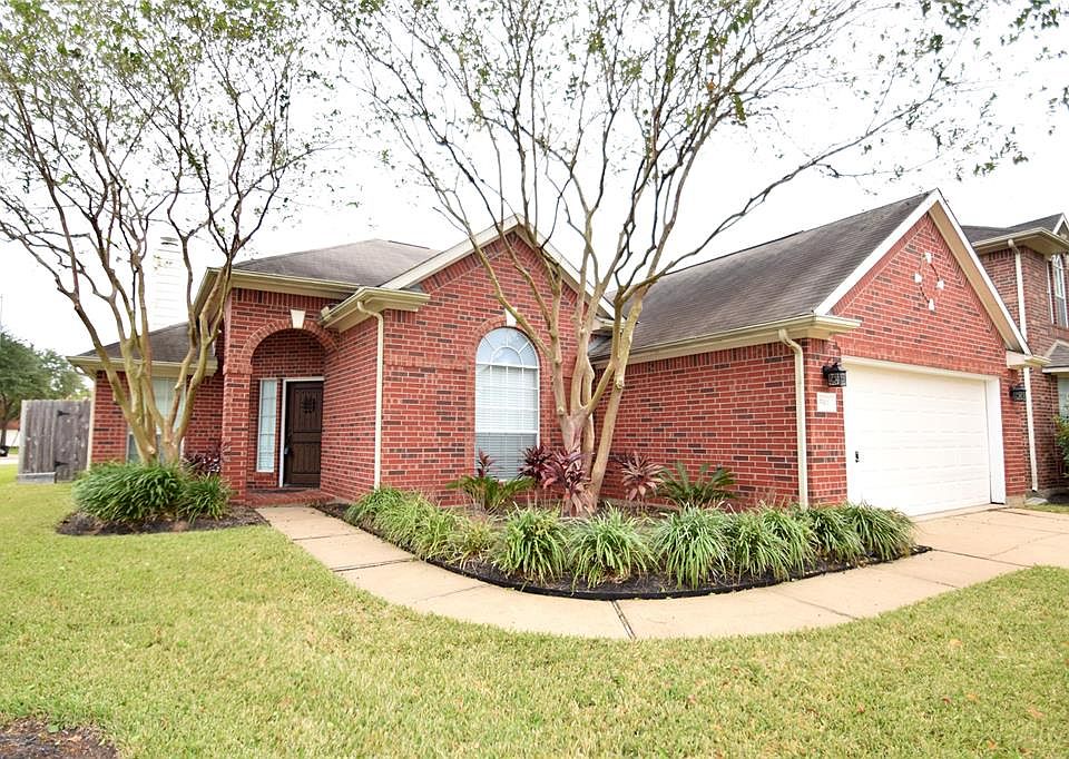 1st image of 3144 Oakwood Run Dr