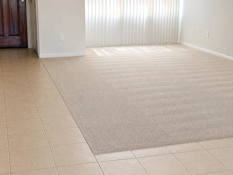 1927 E Hampton Ave #203 — Photo 2