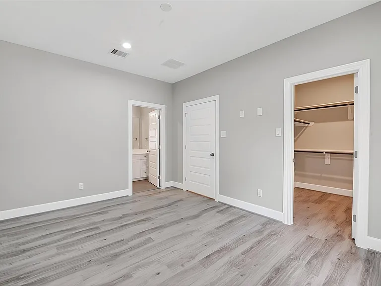 1122 W 16th St #D — Photo 5