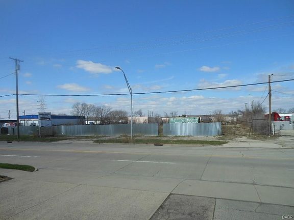2nd image of 1915 Troy St