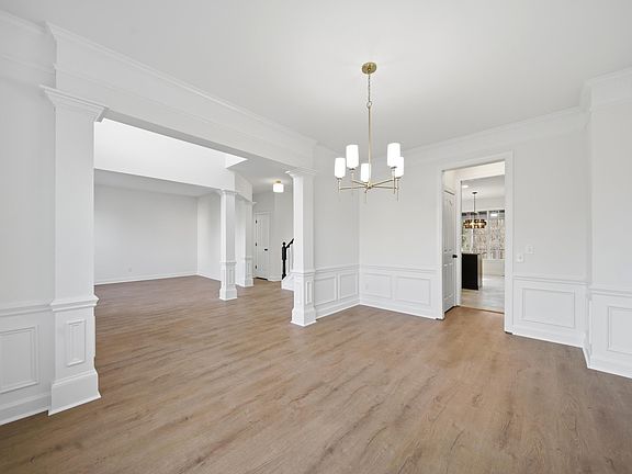 4th image of 300 W Ashford Way