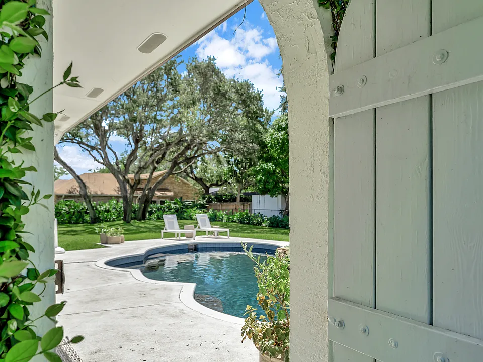 246 Live Oak Rd