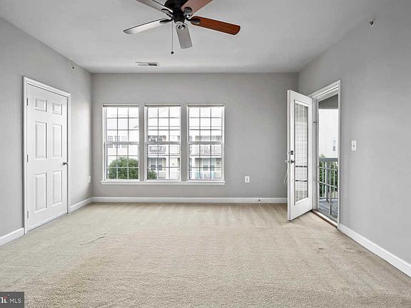 5th image of 22725 Thimbleberry Sq Unit 301