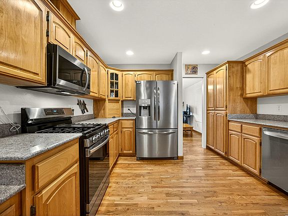 5th image of 884 Mendolia Way