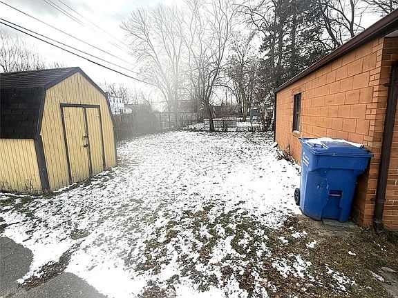 3rd image of 20830 Wellington Ave