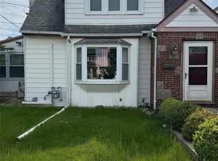 225 Smith St, Woodmere, NY 11598