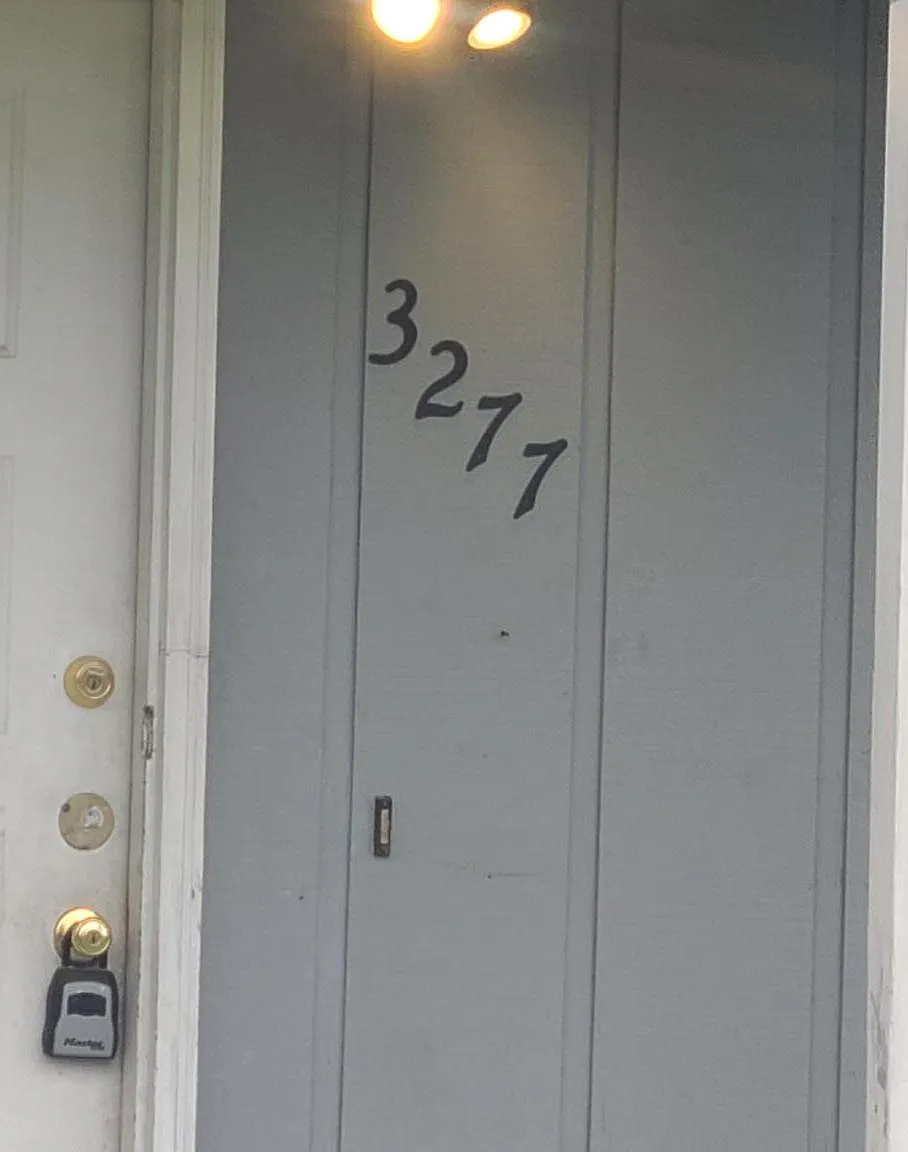 4 bed, 1.5 bath, 1200 sqft, $2,300 — Photo 2