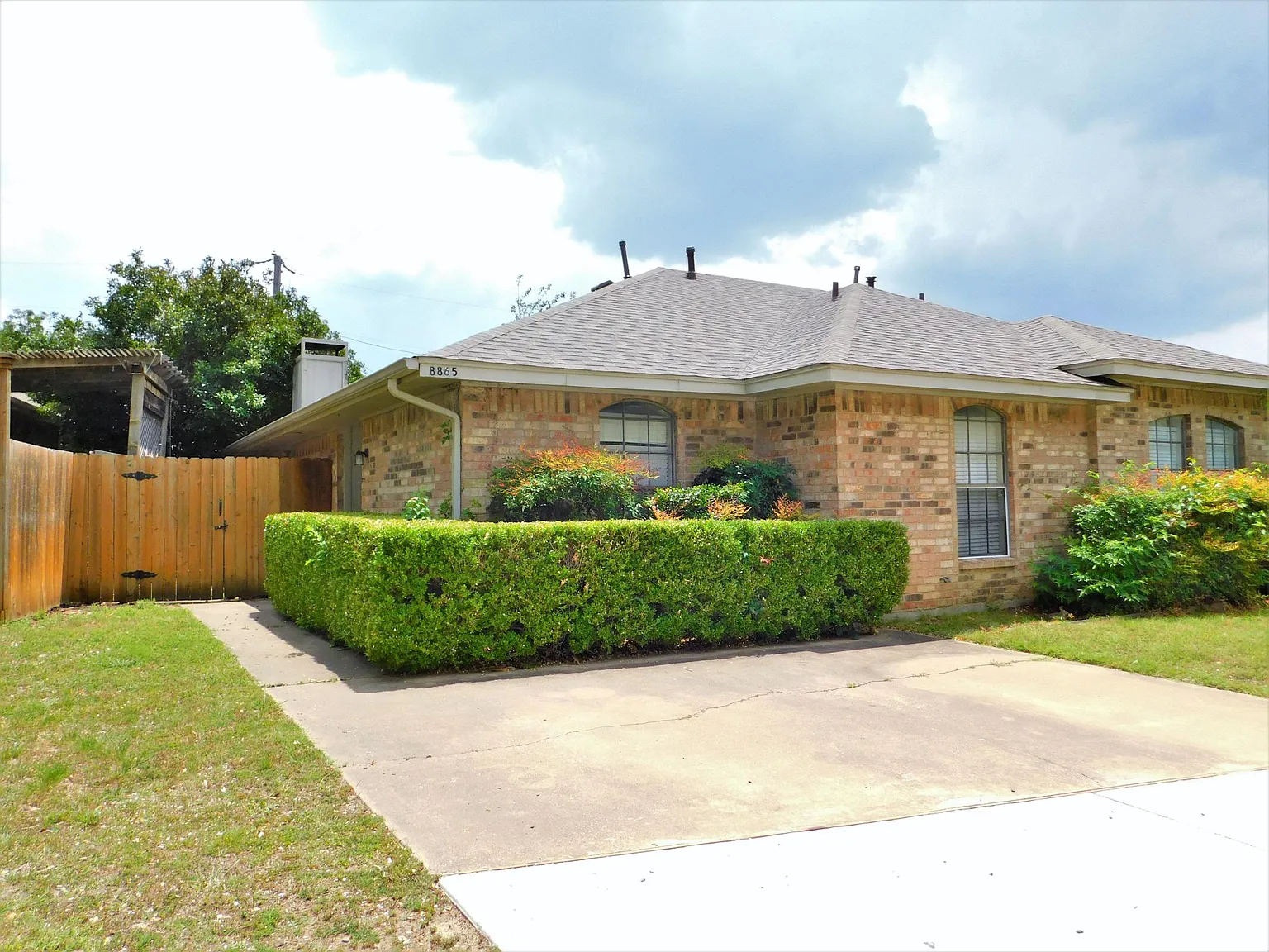 3 bed, 1287 sqft, $1,950 — Photo 1