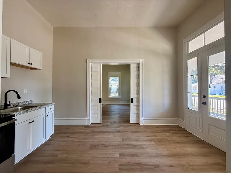 213 Dennis St — Photo 11