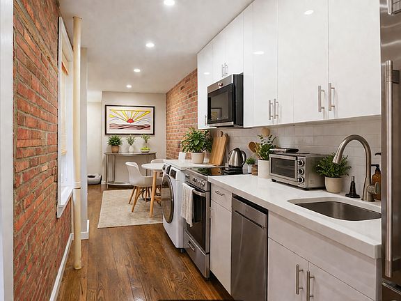 5th image of 72 Carmine St APT 1B