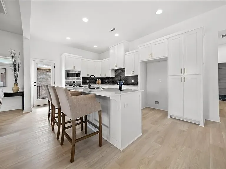 6302 SW Layton Rd — Photo 2