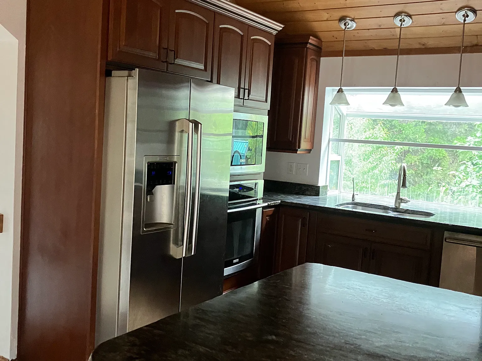 2 bed, 1.5 bath, 2800 sqft, $1,700 — Photo 2