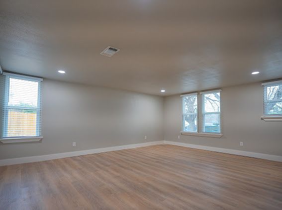 4th image of 318 Mae Dr