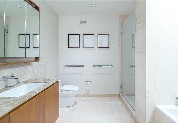 4th image of 555 W 59th St APT 30A