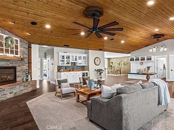 3rd image of 5402 Hickory Way