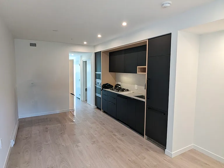 2520 Guelph St #404 — Photo 7