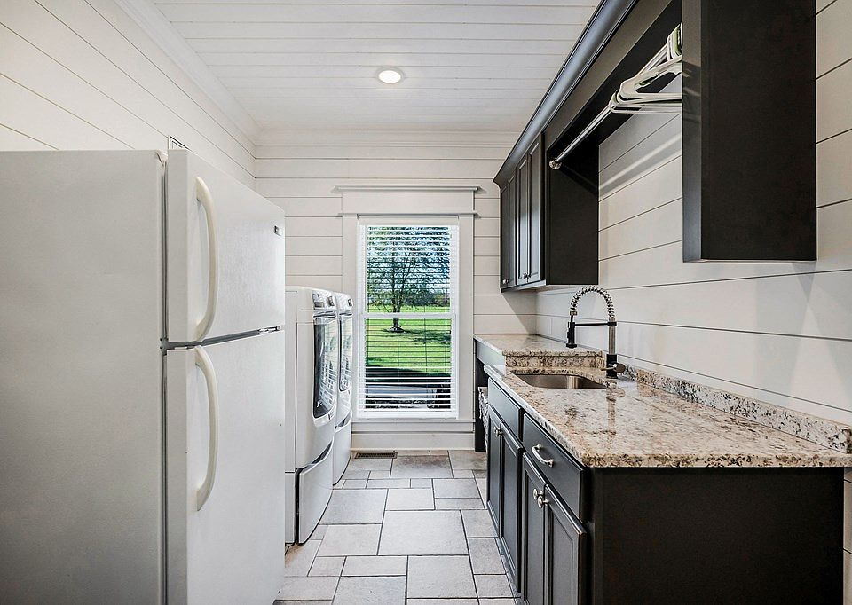31st image of 3868 Burgess Falls Rd