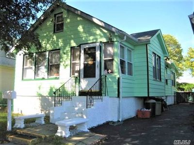 1360 Healy St, Elmont, NY, 11003