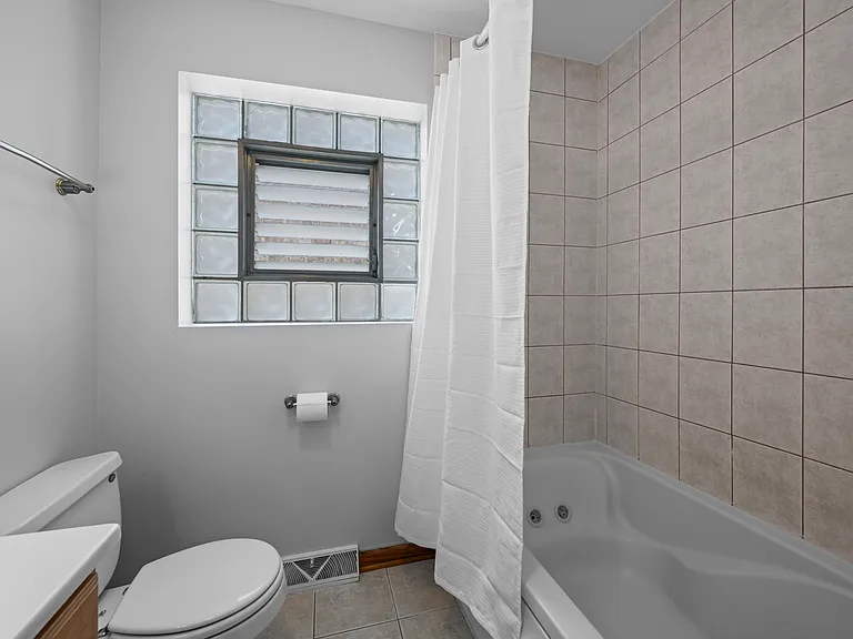 8610 W Summerdale Ave #2S — Photo 14