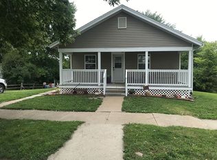 611 High St, Onaga, KS 66521