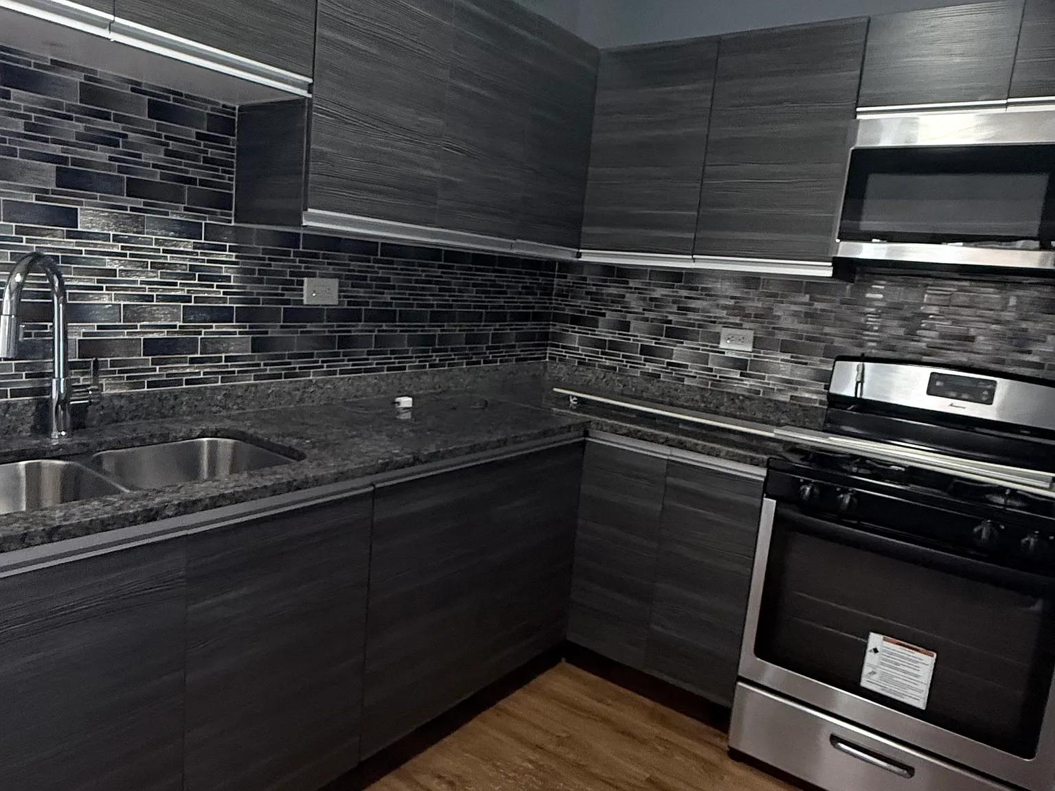 Clyde Apartments — Photo 4