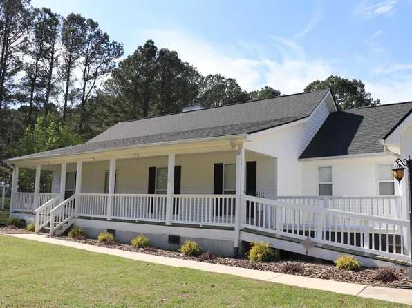 8 Pineview Dr, Winterville, GA 30683