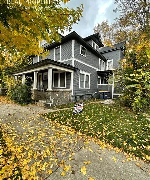 549 Logan St SE #E — Photo 1