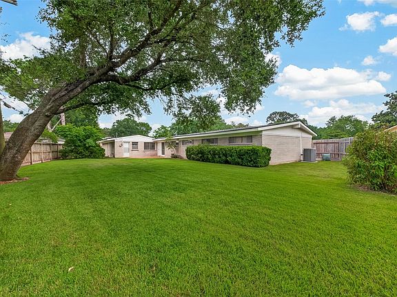 3rd image of 10811 McClearen Dr