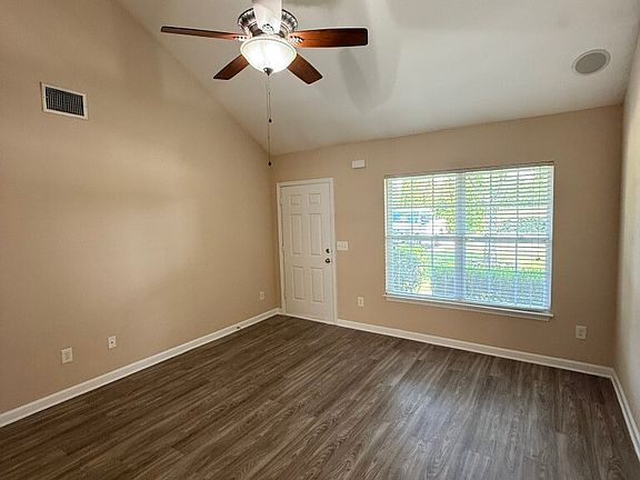 4th image of 1002 Harold Lee Dr