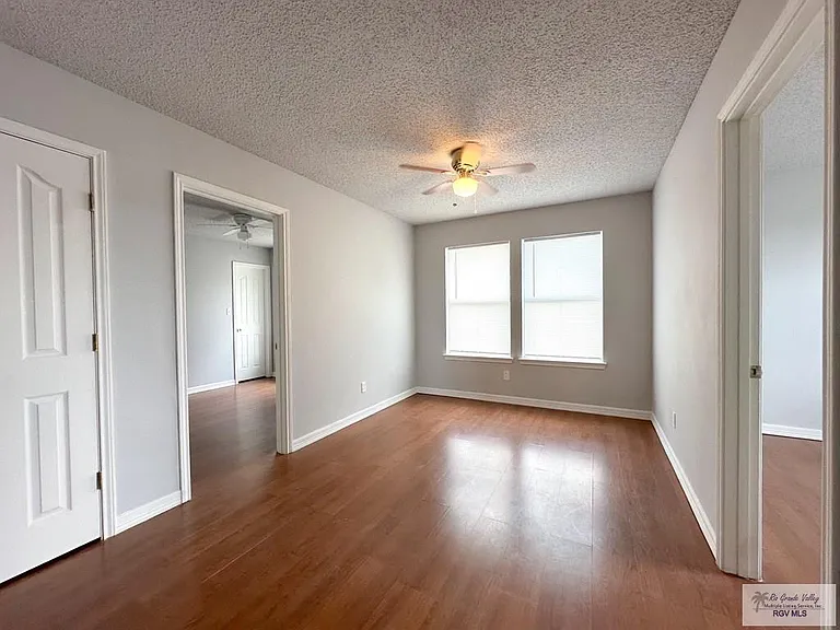 1013 Champlain Dr — Photo 10