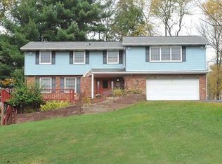 445 Bateman Rd, Oakdale, PA 15071