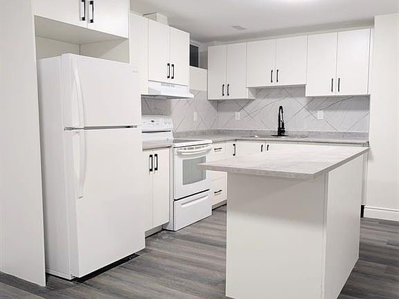 3rd image of 1599 Outram Ave