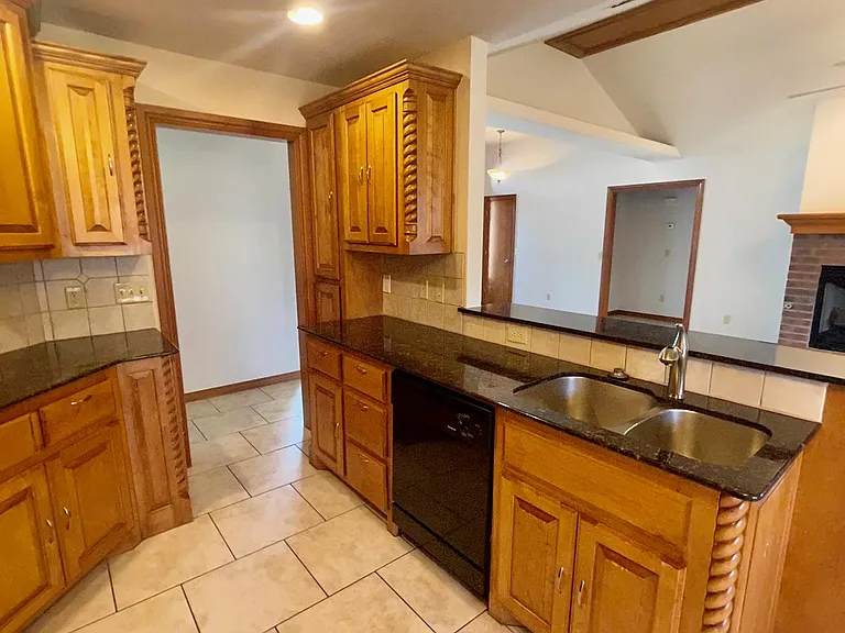 819 Rickwood Cir — Photo 9