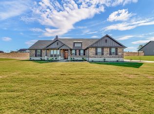 61 Yosemite Trl, Valley View, TX 76272