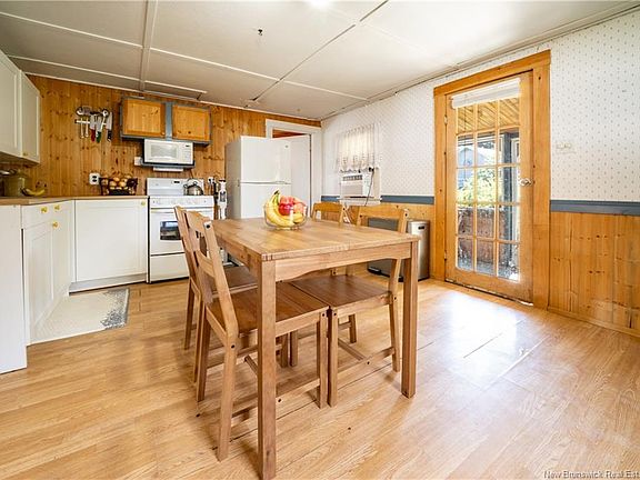 3rd image of 27 Satinwood Ave