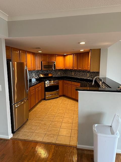 1st image of 2220 Fairfax Dr APT 811