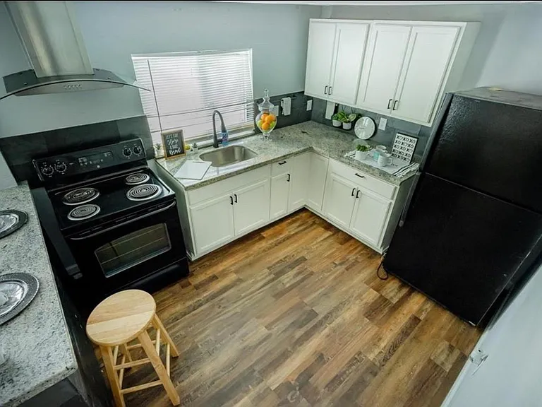 411 Harris Ave — Photo 5