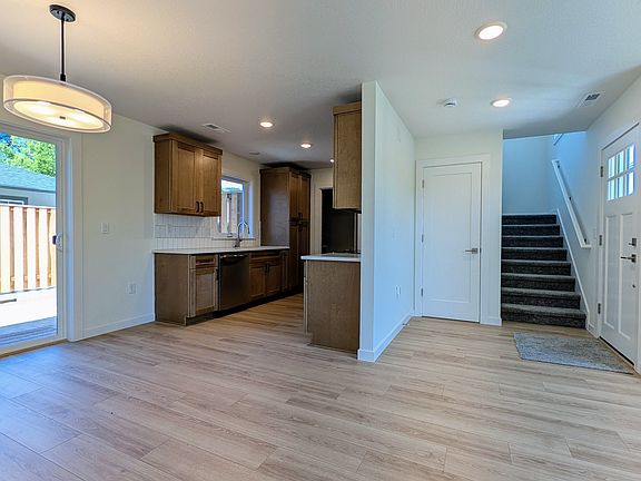 5th image of 3419 SE Vineyard Rd