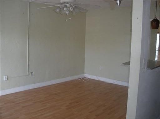 3rd image of 1860 Venice Park Dr APT 127