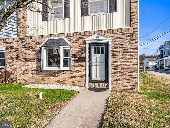 4th image of 19 Evergreen Ln