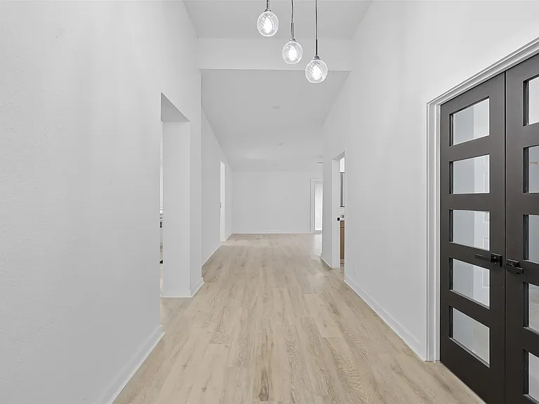 605 N Main St — Photo 20