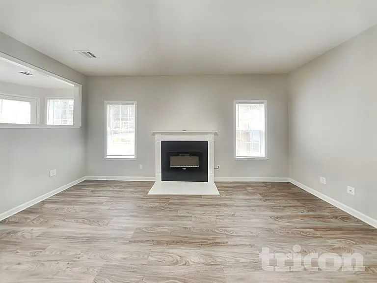 432 Rolling Stream Dr — Photo 2