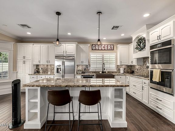 3rd image of 1116 N Date Palm Drive