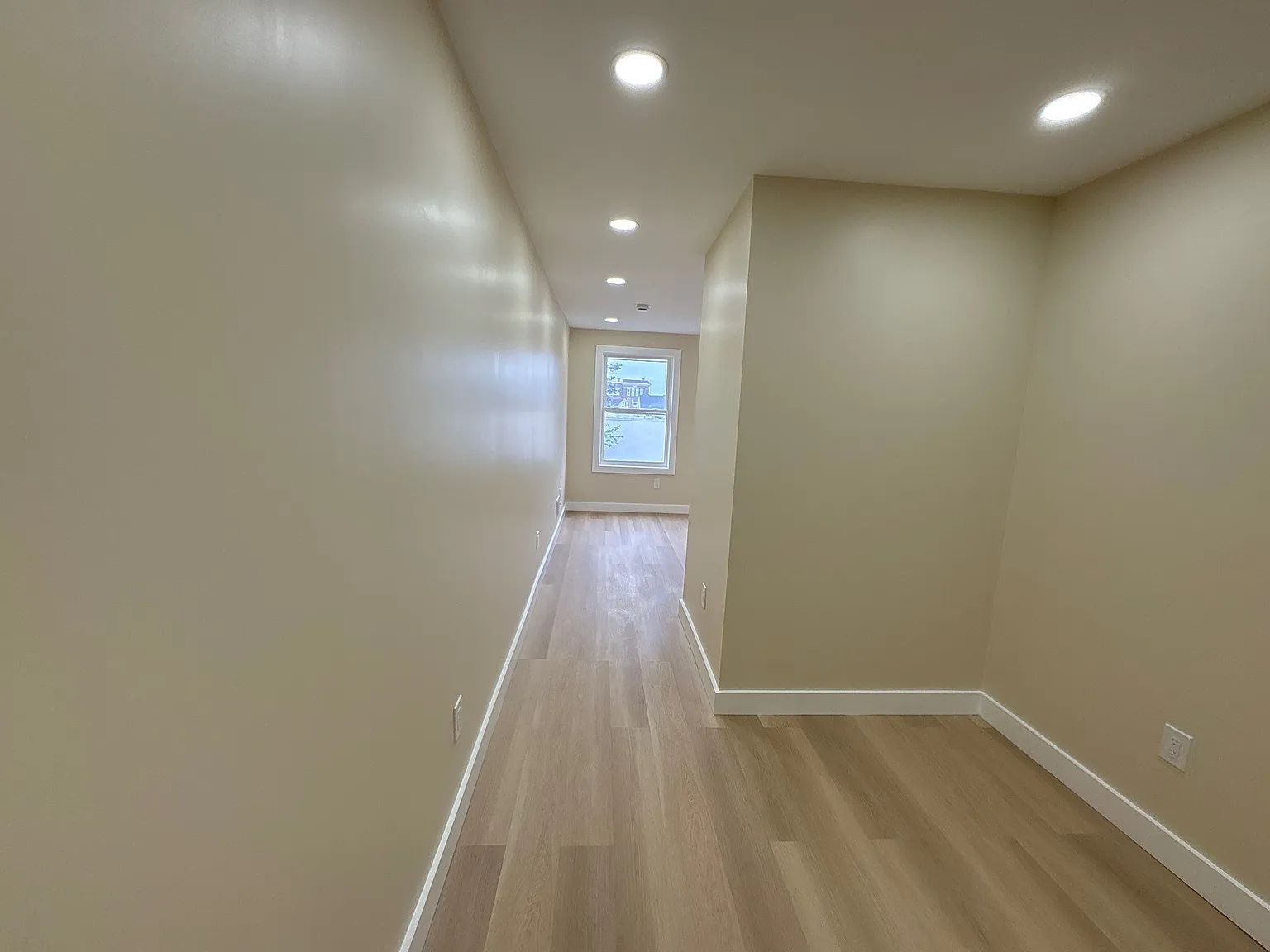 4 bed, 1.5 bath, 1223 sqft, $2,800 — Photo 2
