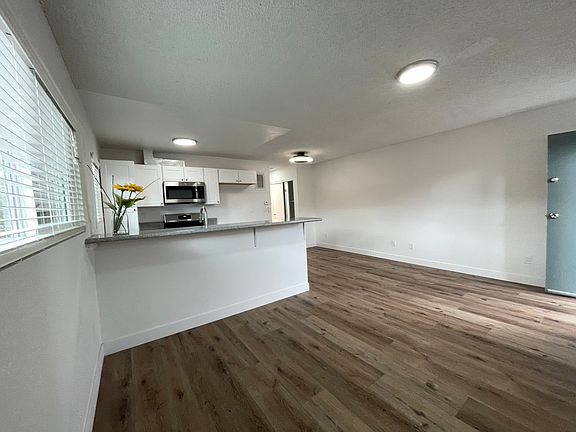 5th image of 10736.5 Magnolia Blvd #11