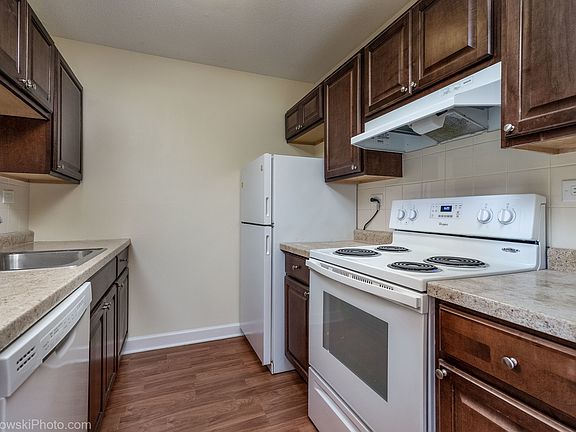 5th image of 5600 Astor Ln Unit 307