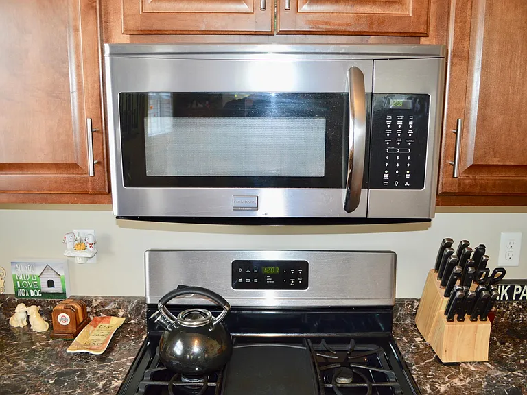 335 Thorn St #1 — Photo 10