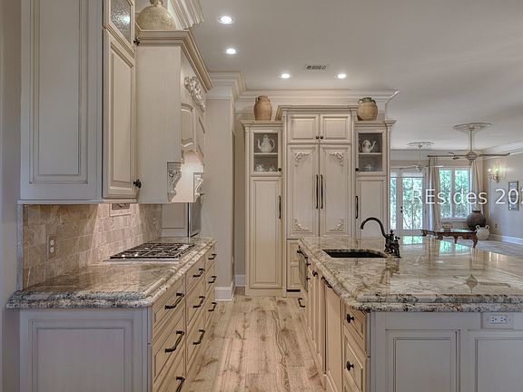 4th image of 9 Rain Tree Ln