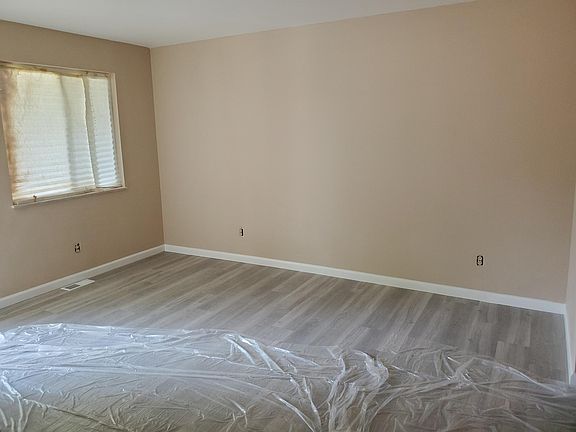 4th image of 10118 Douglas Ct